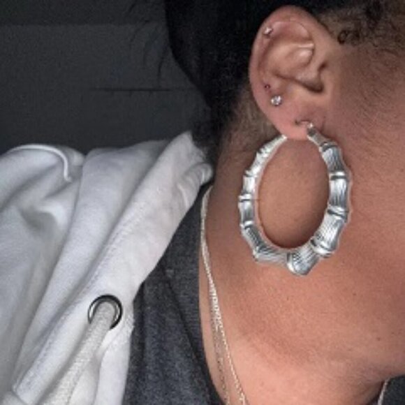 Stunning Graduated Diamond-Cut Bamboo Hoop Earrings 925 Sterling Silver - Picture 14 of 14